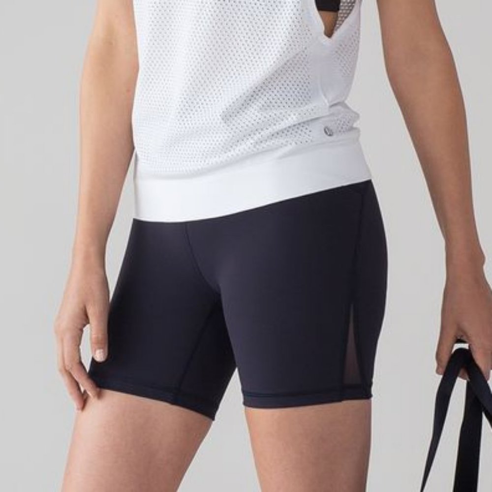 *LIKE NEW* Lululemon Train Times Short 6" Rise - Size 6